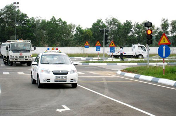 Có nghiệp vụ lái xe chuyên nghiệp